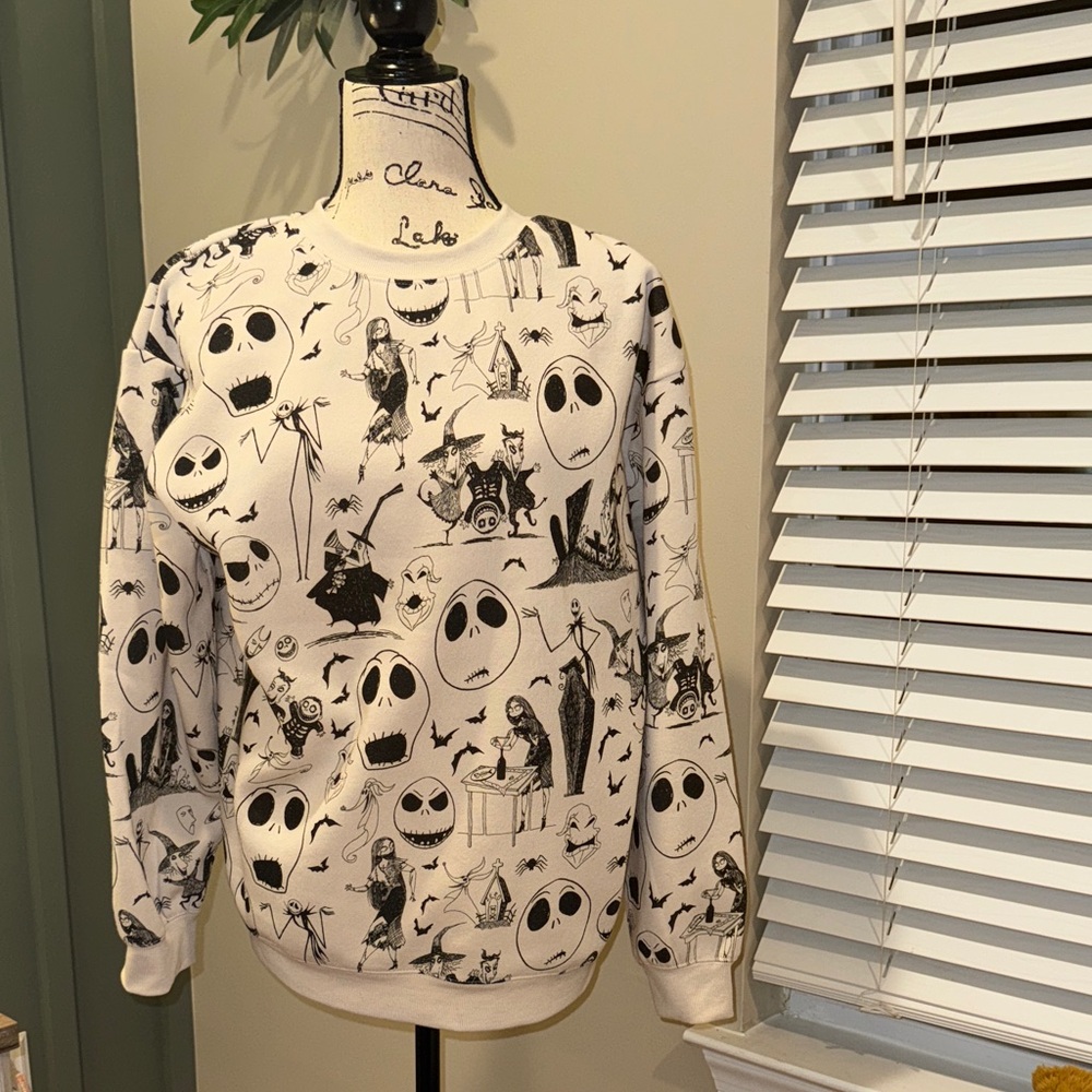 Disney Nightmare Before Xmas Sweatshirt -NWT